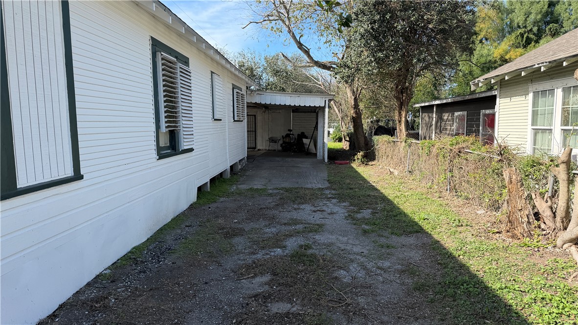 515 Harmon St Property Photo 4