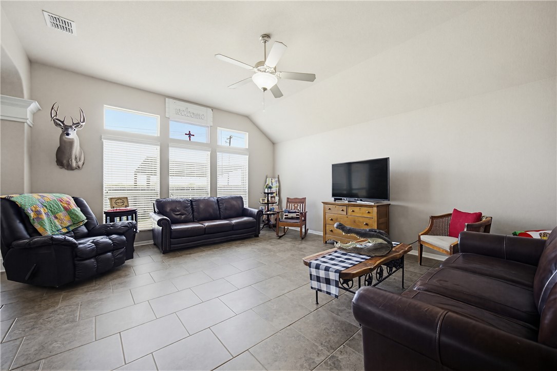 2129 Escondido Property Photo 9