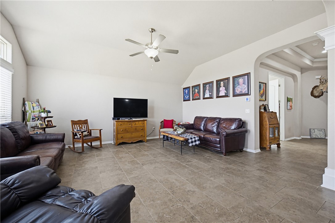2129 Escondido Property Photo 10