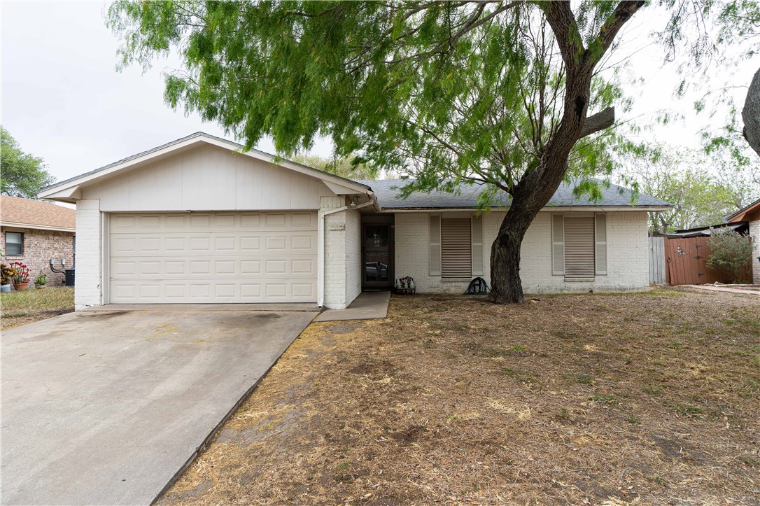 1005 Barcelona St Property Photo 1