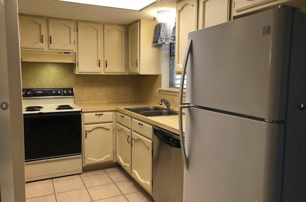 1005 Barcelona St Property Photo 7