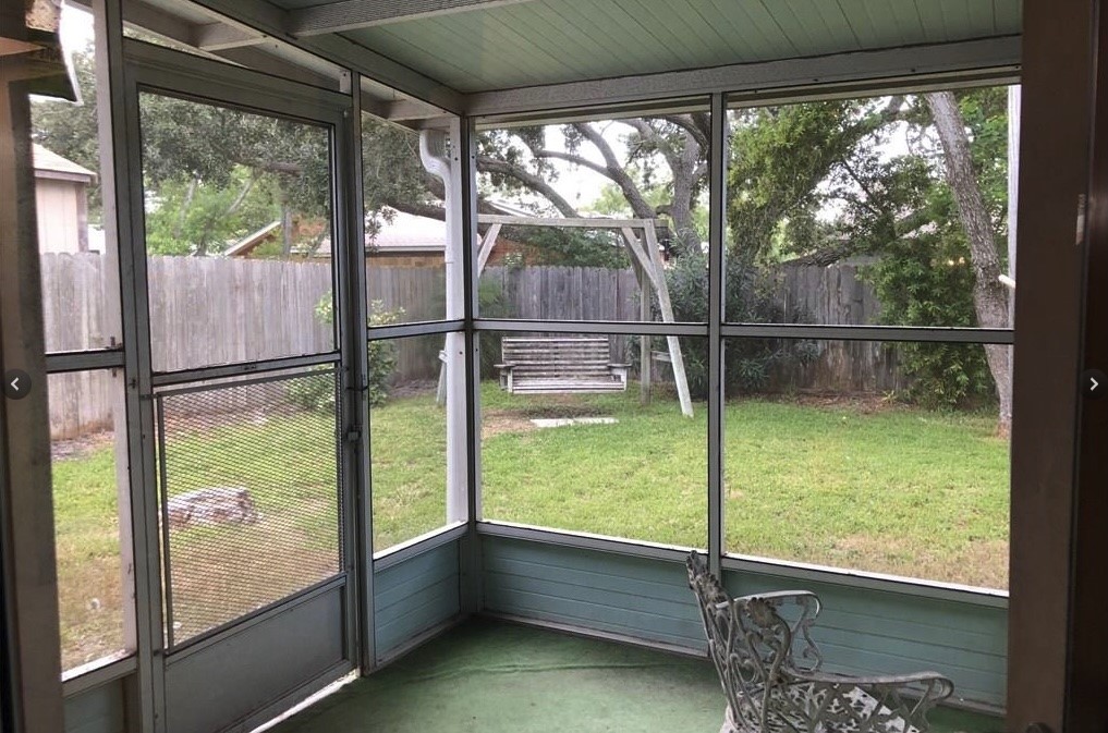 1005 Barcelona St Property Photo 8