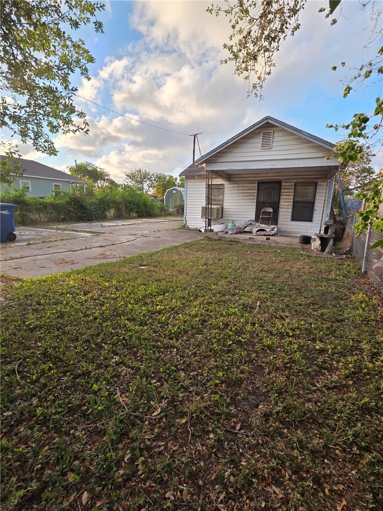 1210 Lolita St Property Photo 1
