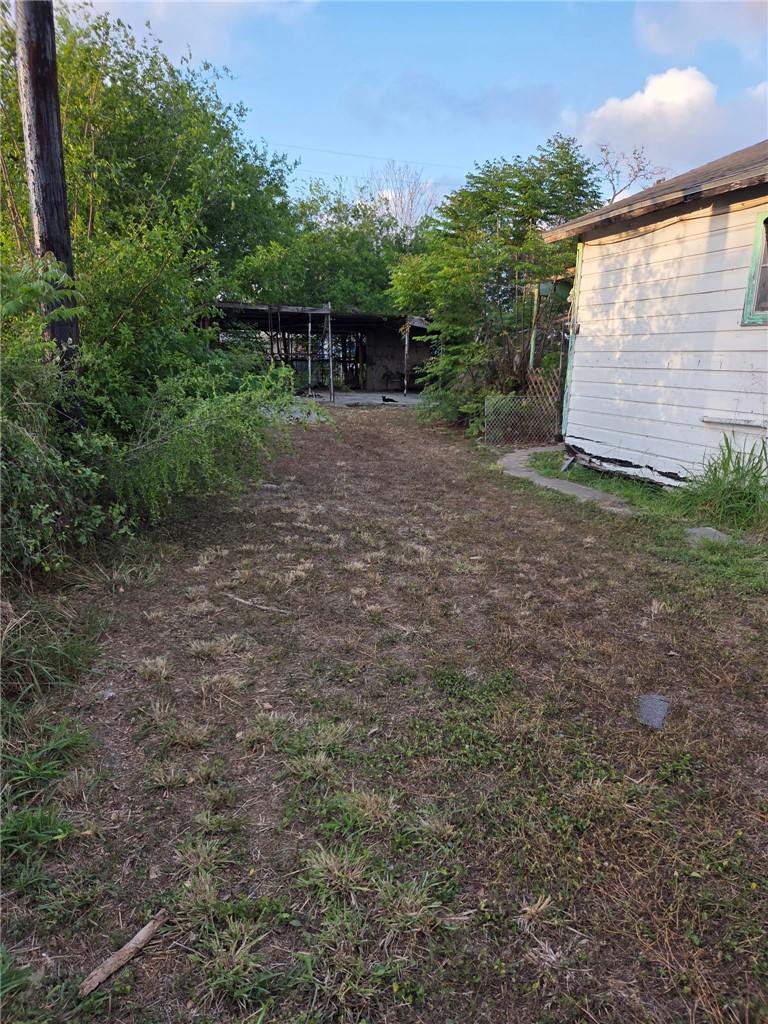 1210 Lolita St Property Photo 5