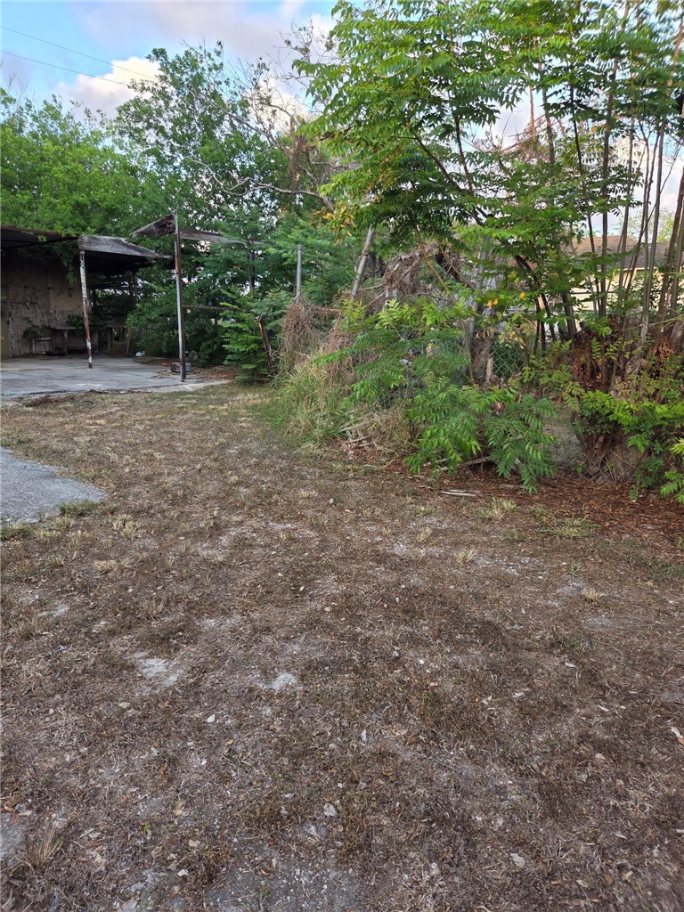 1210 Lolita St Property Photo 7
