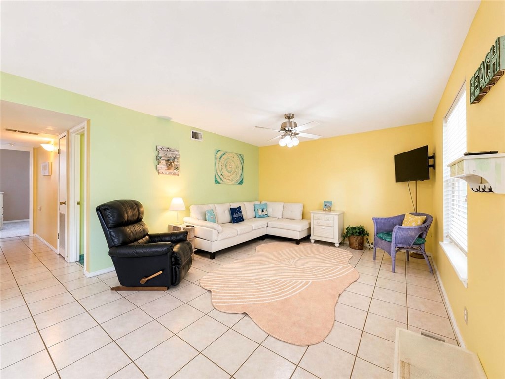 14921 Windward Dr 104 Property Photo 2