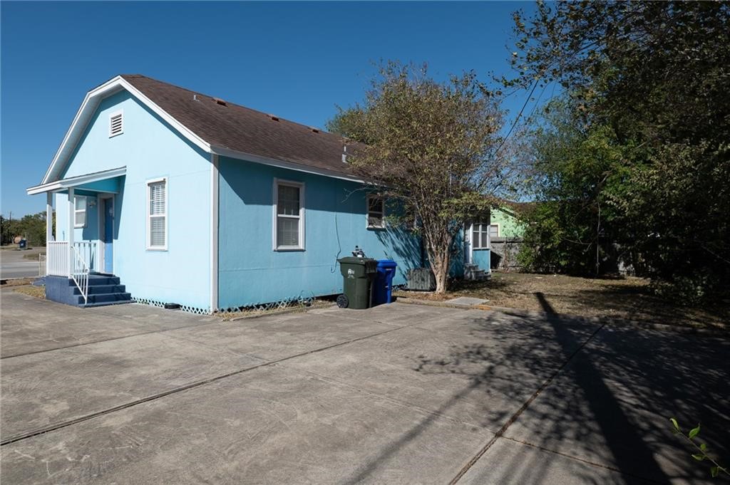 939 Ayers St Property Photo 7
