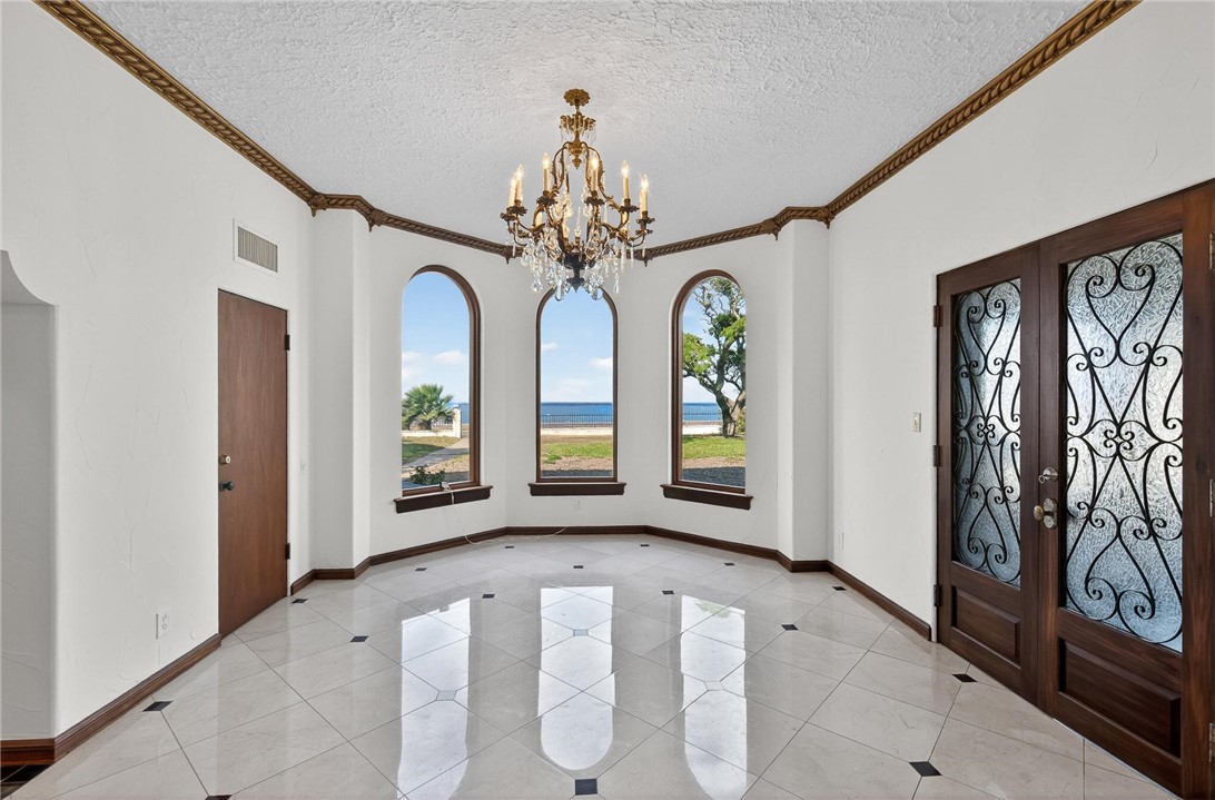 2717 Ocean Dr Property Photo 8