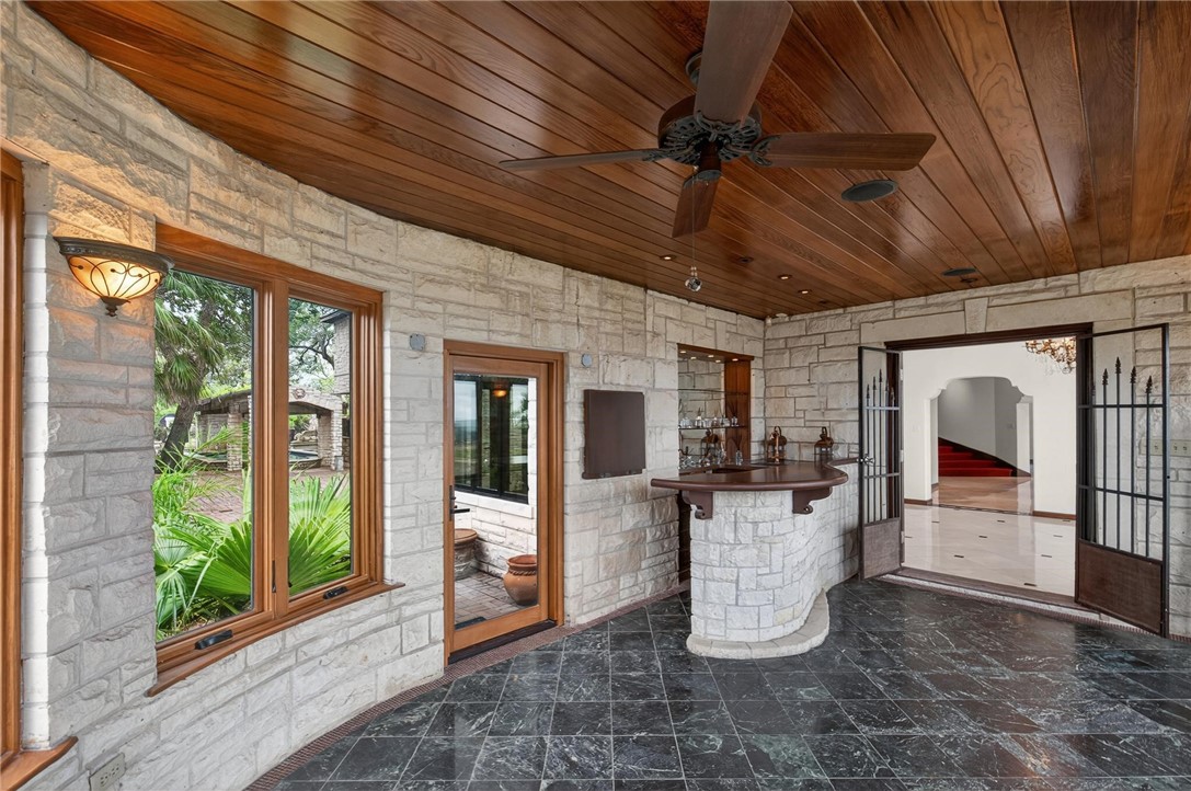 2717 Ocean Dr Property Photo 10