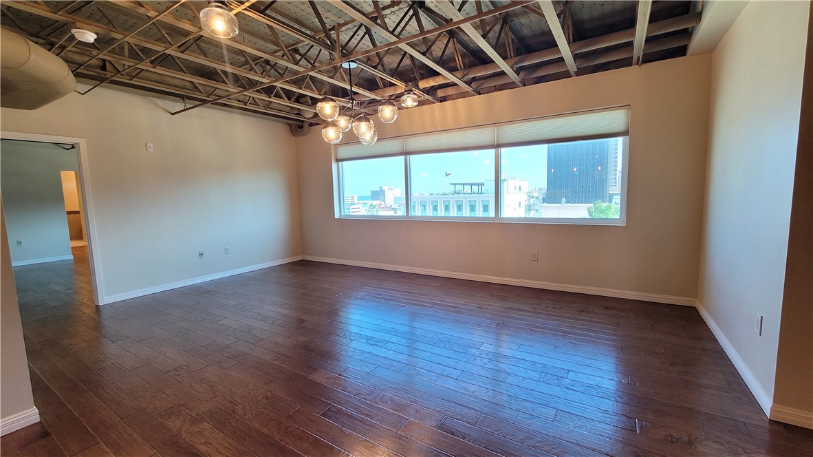 901 N Upper Broadway St 502 Property Photo 12