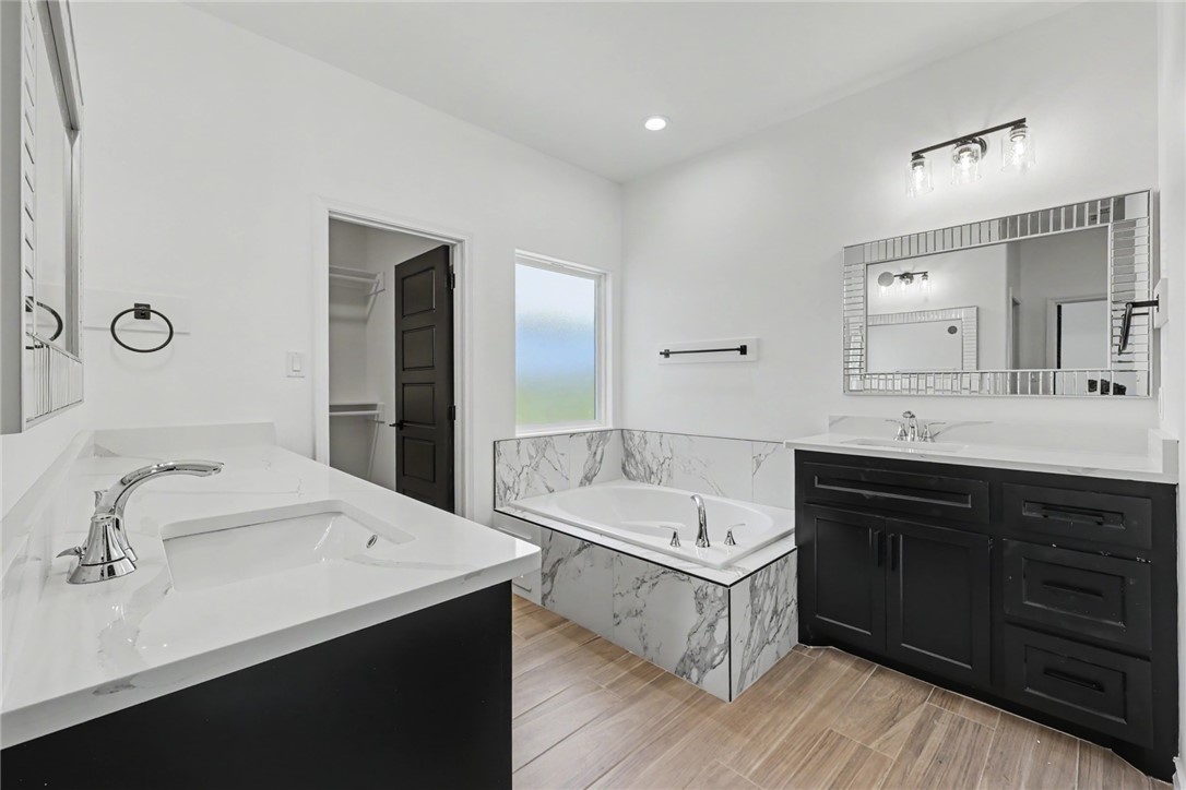 6849 La Salle Dr Property Photo 6