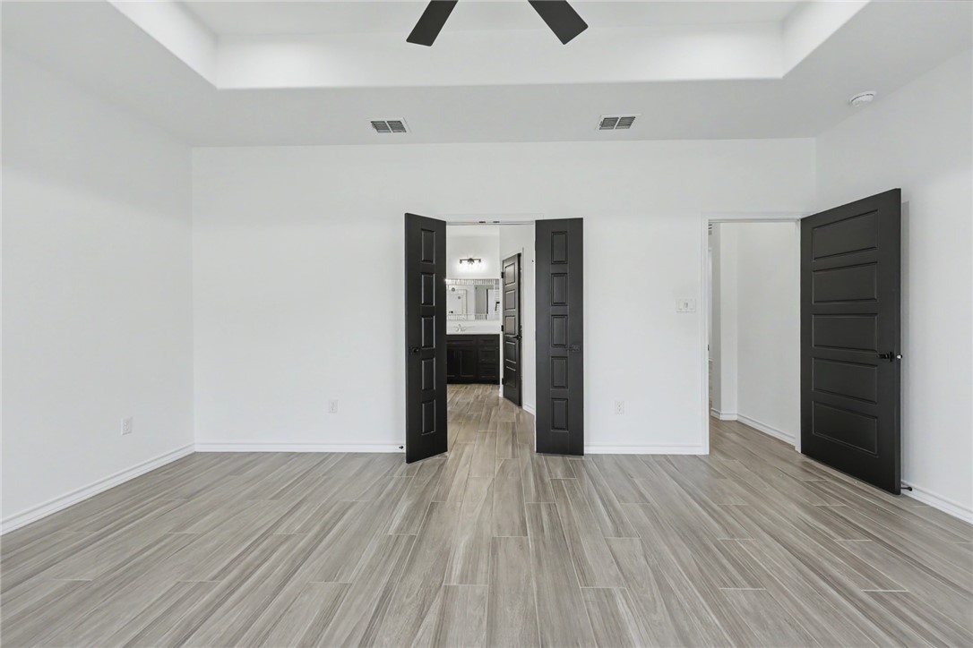 6849 La Salle Dr Property Photo 8