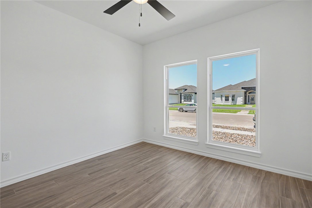 6849 La Salle Dr Property Photo 23
