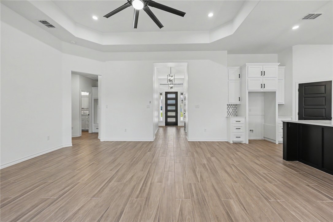 6849 La Salle Dr Property Photo 28