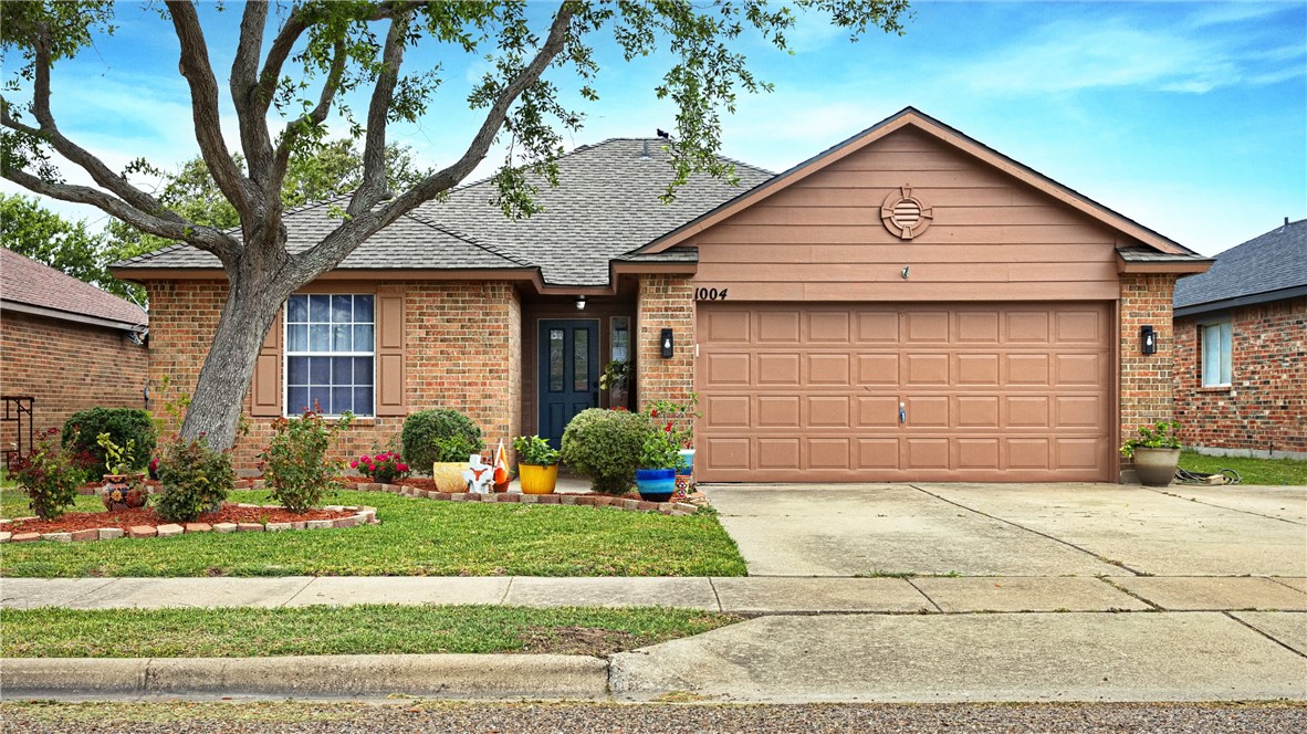 1004 La Mirada Property Photo 1