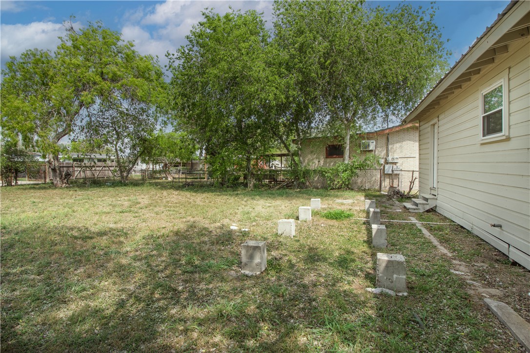 332 S Chiltipin St Property Photo 22