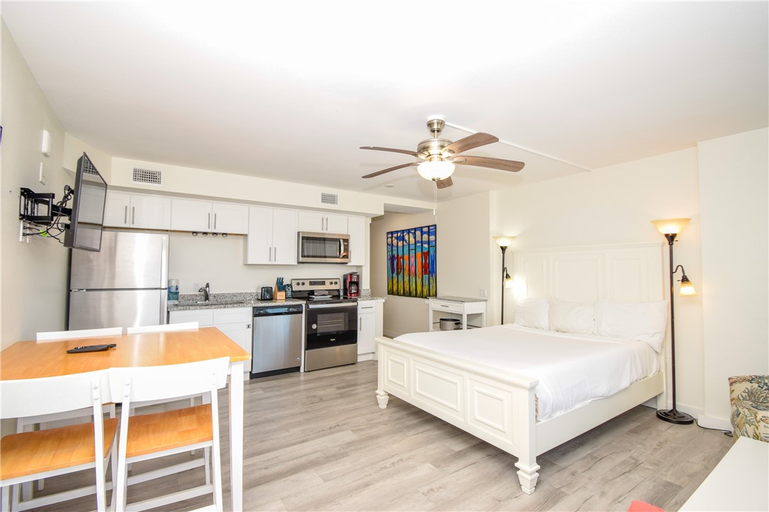 800 Sandcastle Dr 110 Property Photo 2