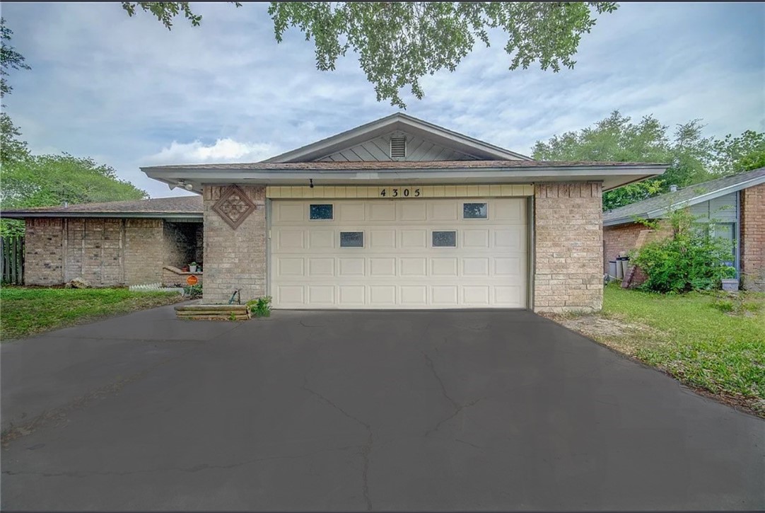 4305 Lavaca River Ct Property Photo 2