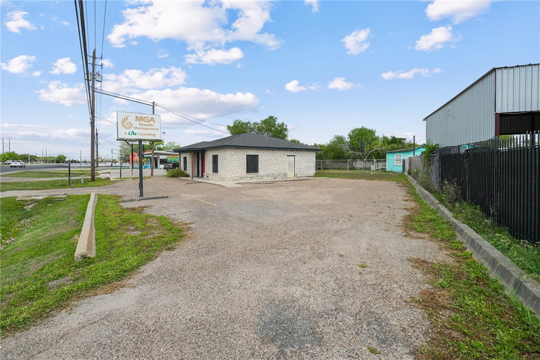 10308 Leopard St Property Photo 2