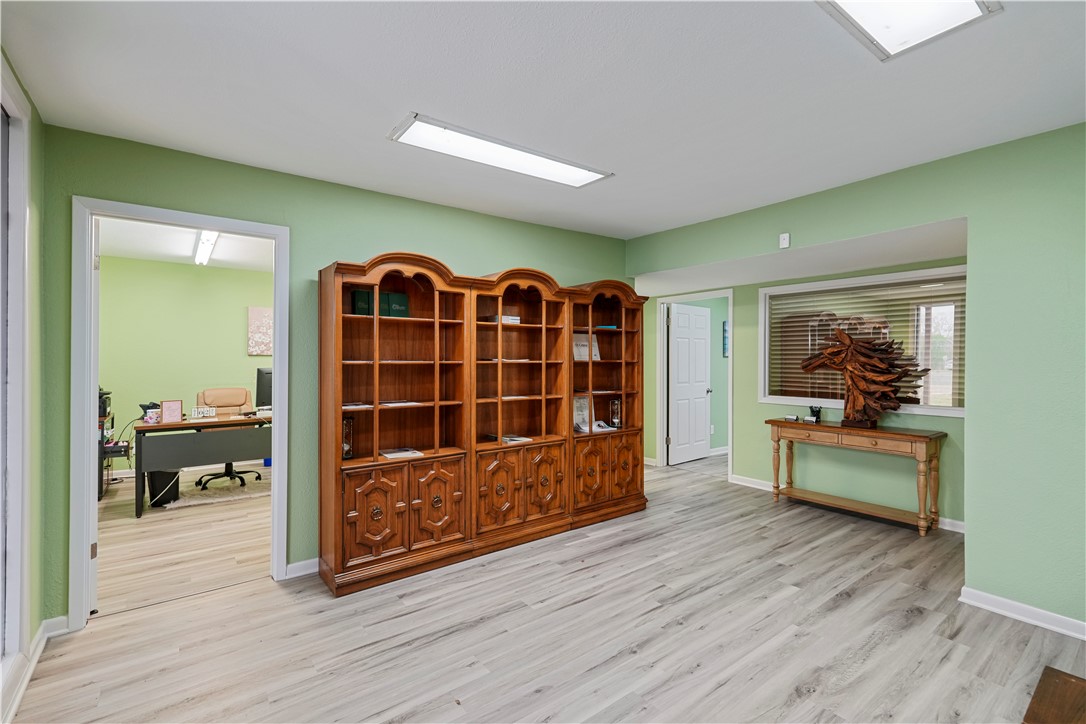 10308 Leopard St Property Photo 4