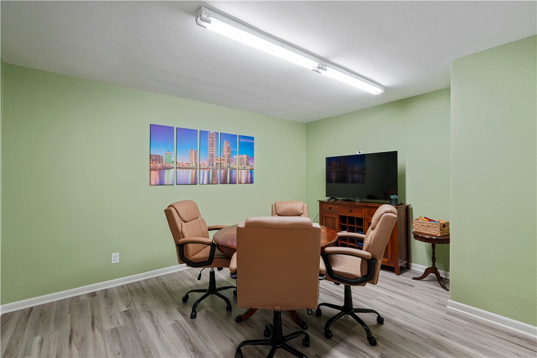10308 Leopard St Property Photo 6