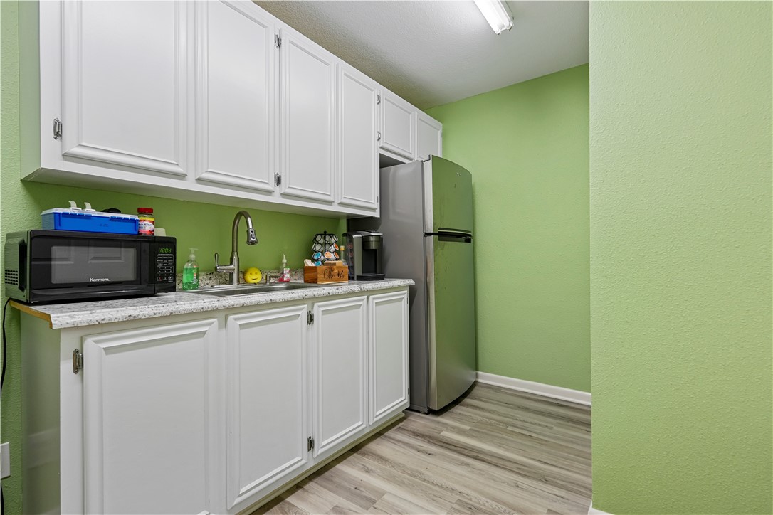 10308 Leopard St Property Photo 12