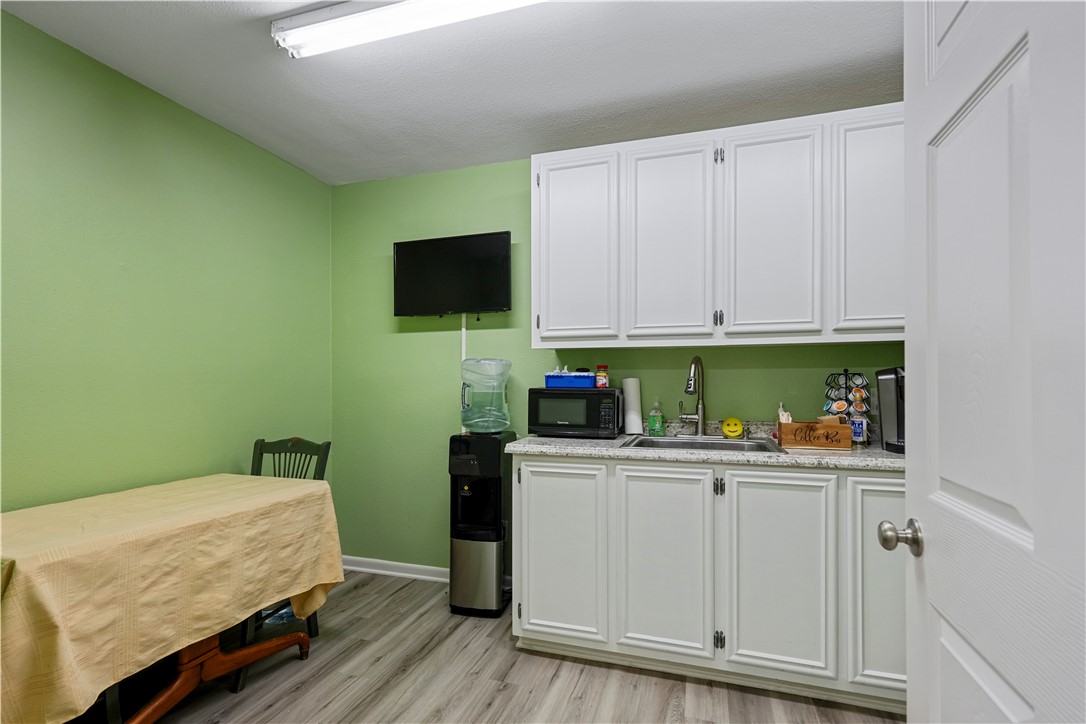 10308 Leopard St Property Photo 13