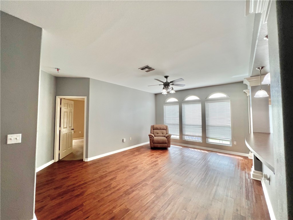 1135 Imperial St Property Photo 7