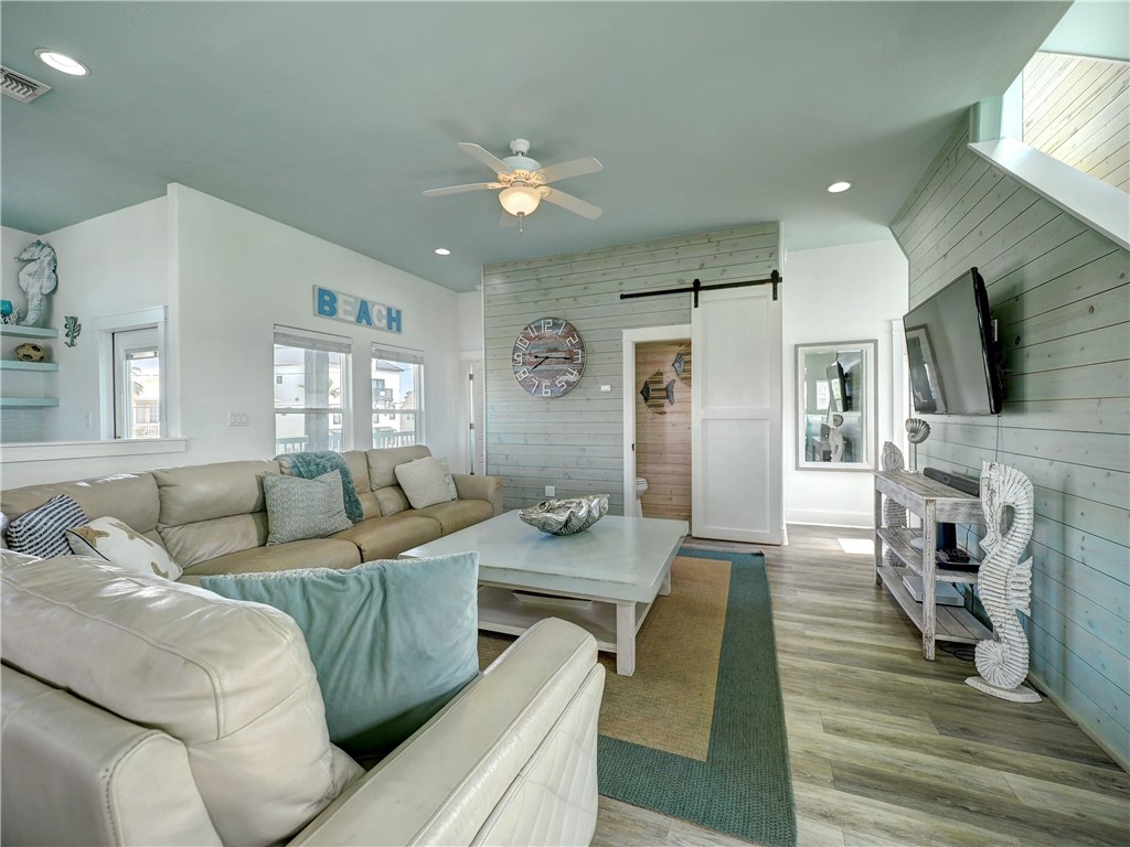 603 Sea Breeze Lane Property Photo 4