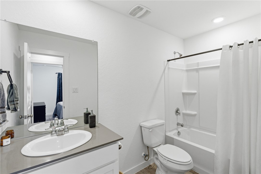 2706 Lannister Property Photo 4