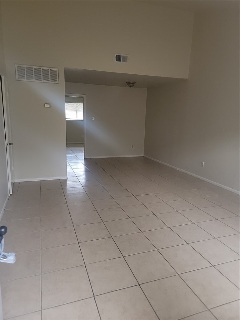 5735 Crestmore Dr Property Photo 3