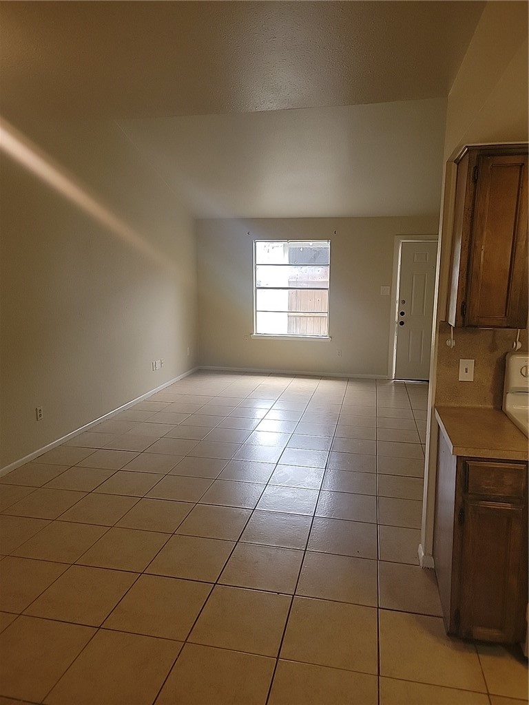 5735 Crestmore Dr Property Photo 6
