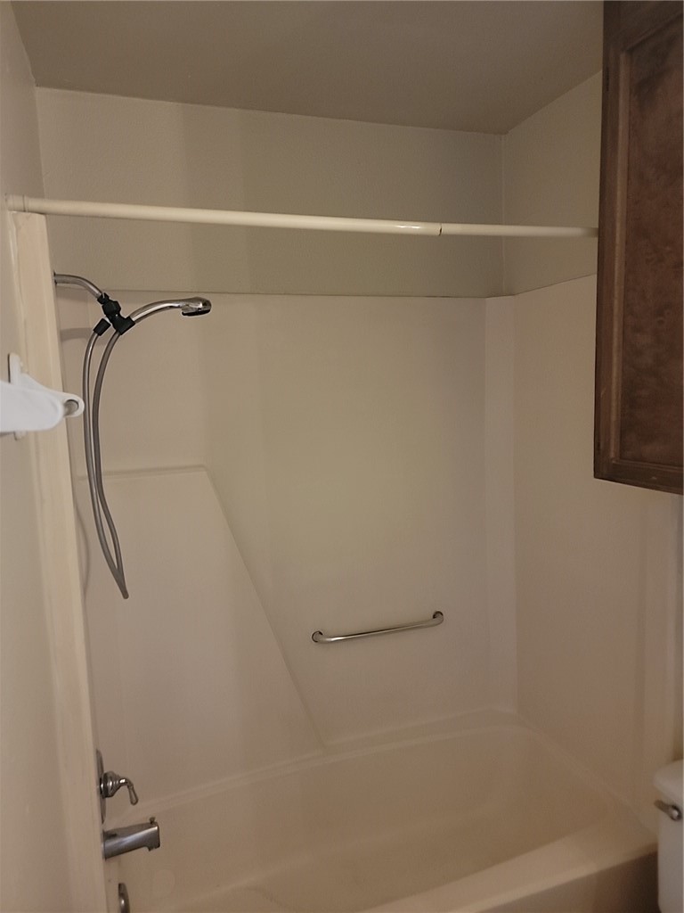 5735 Crestmore Dr Property Photo 8