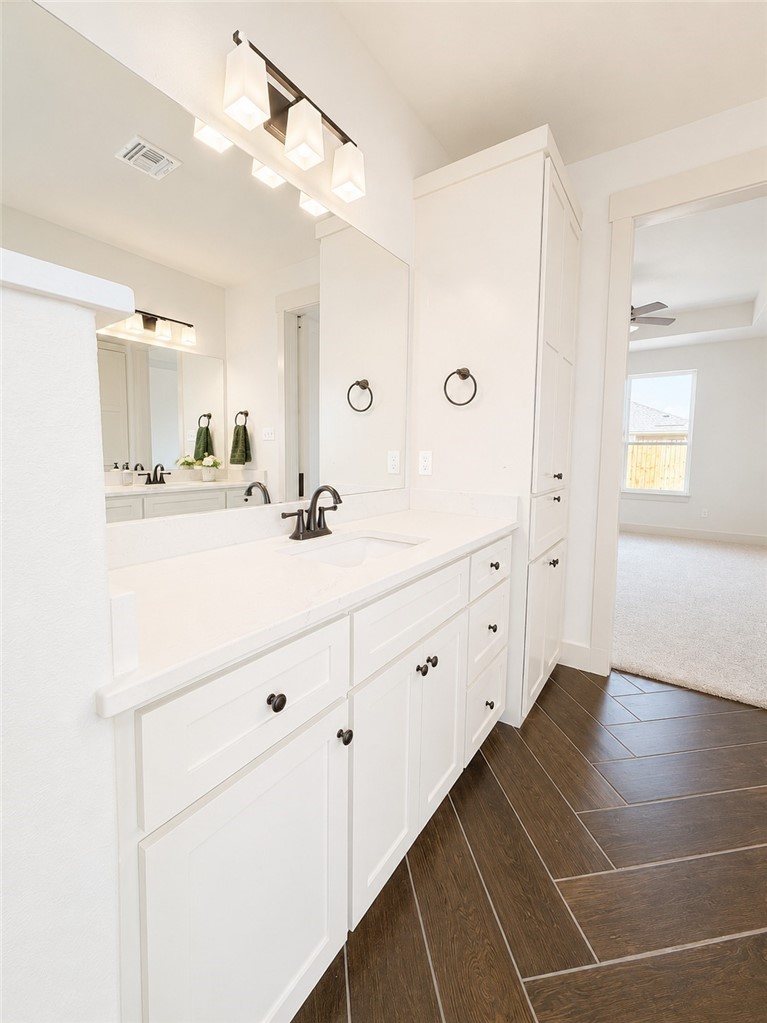 1442 Chloe Cay St. Property Photo 15