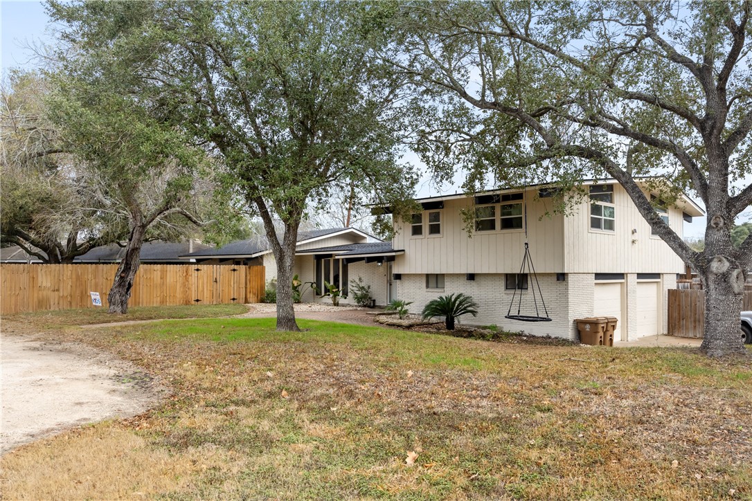 11102 Birdwood Property Photo 3