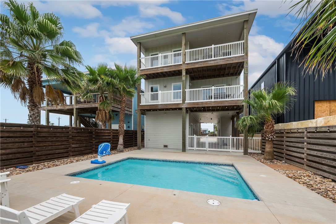 1216 Ross Ave Property Photo 1