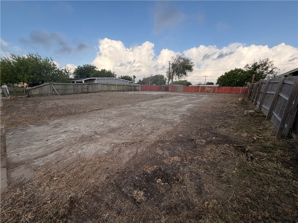 925 Virgil Dr Property Photo 3