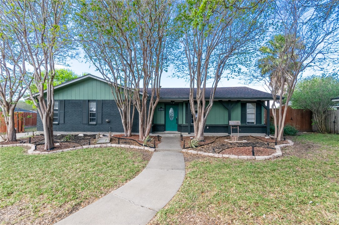 1815 Live Oak Dr Property Photo 1