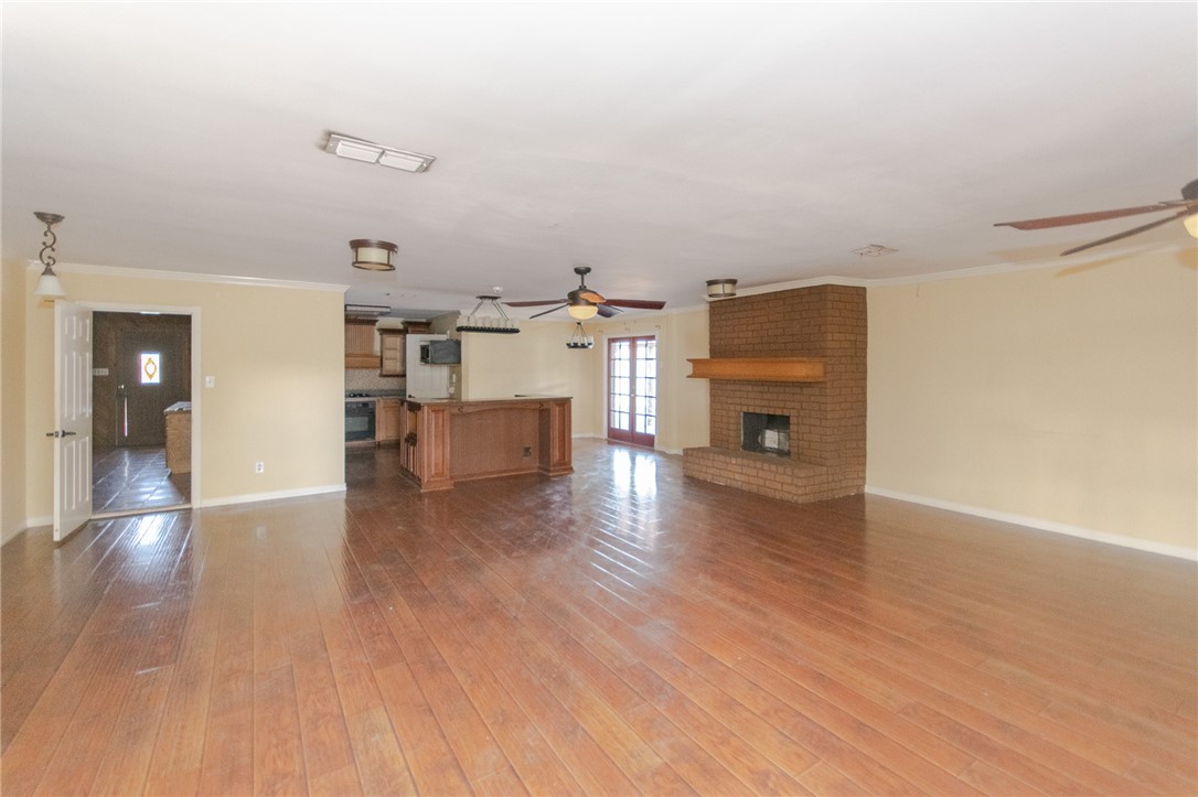 1815 Live Oak Dr Property Photo 2