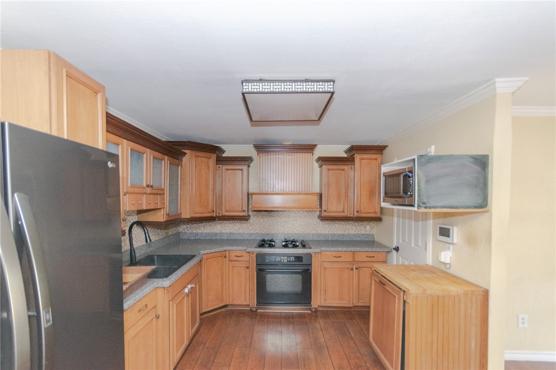 1815 Live Oak Dr Property Photo 4