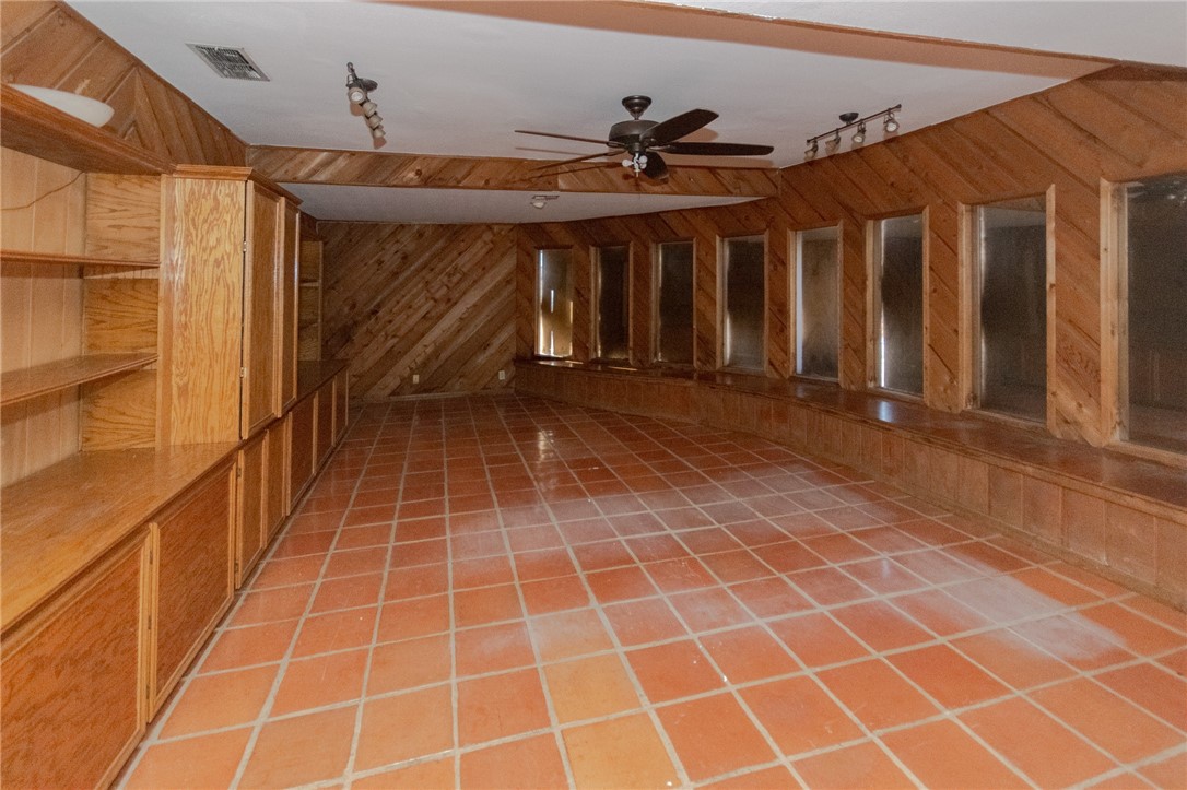 1815 Live Oak Dr Property Photo 7
