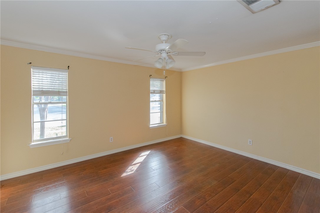 1815 Live Oak Dr Property Photo 8