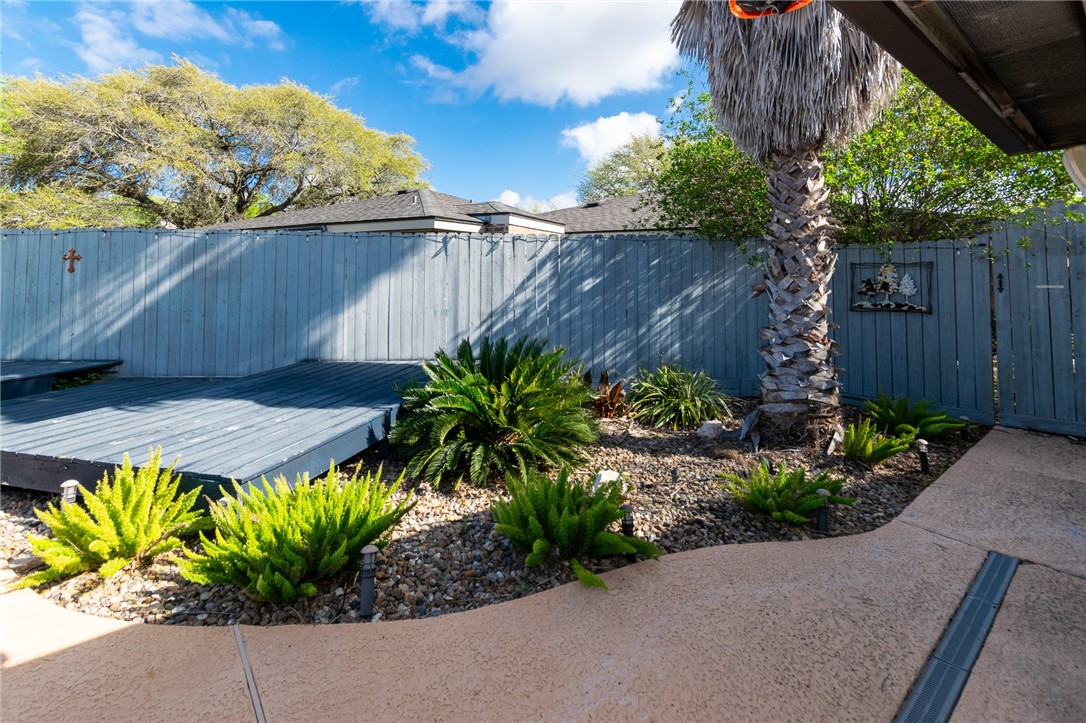 1815 Live Oak Dr Property Photo 14