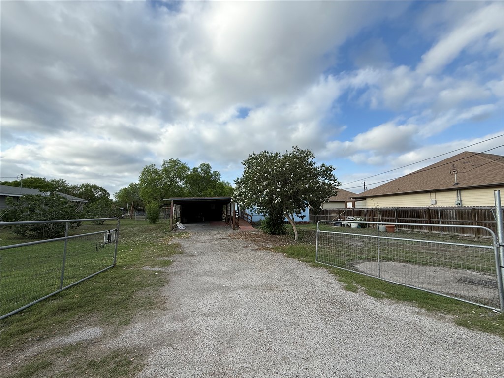 227 1/2 W Corral Ave Property Photo 2