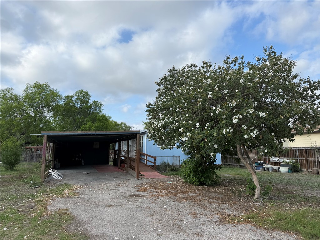 227 1/2 W Corral Ave Property Photo 3