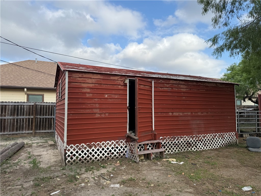 227 1/2 W Corral Ave Property Photo 17