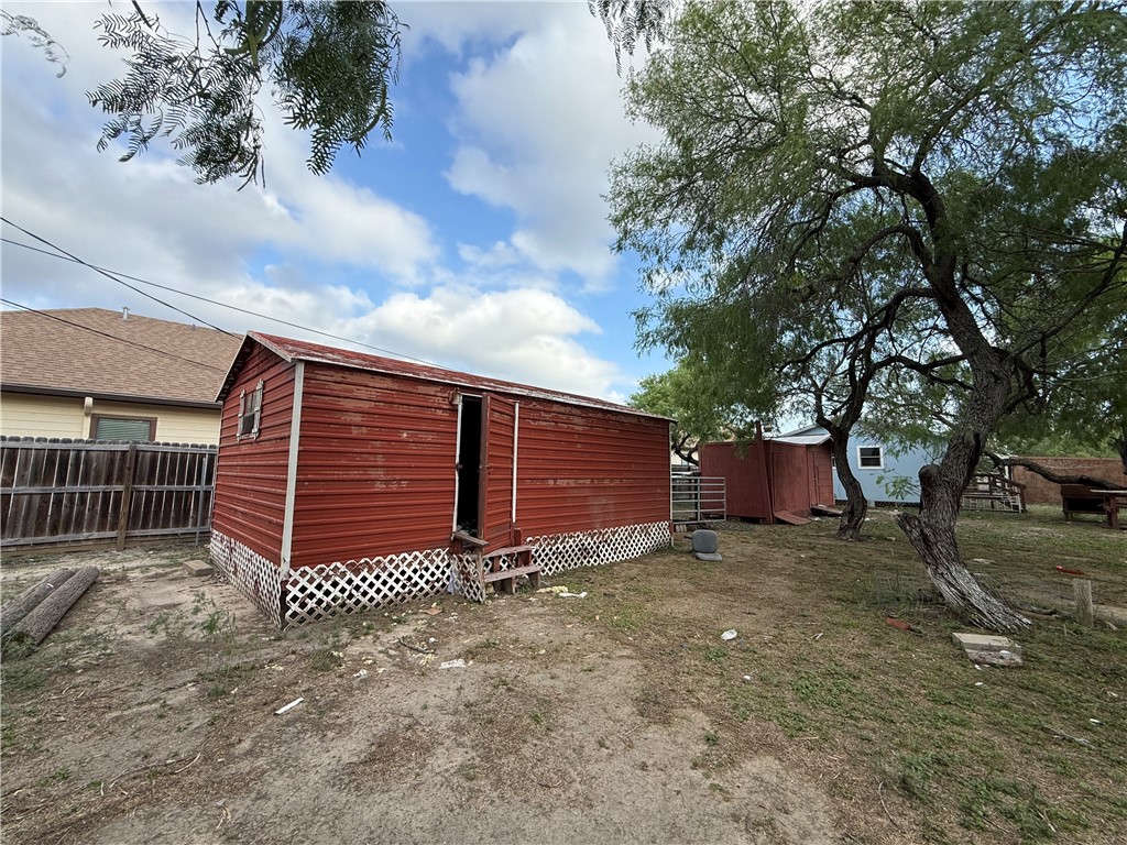 227 1/2 W Corral Ave Property Photo 18