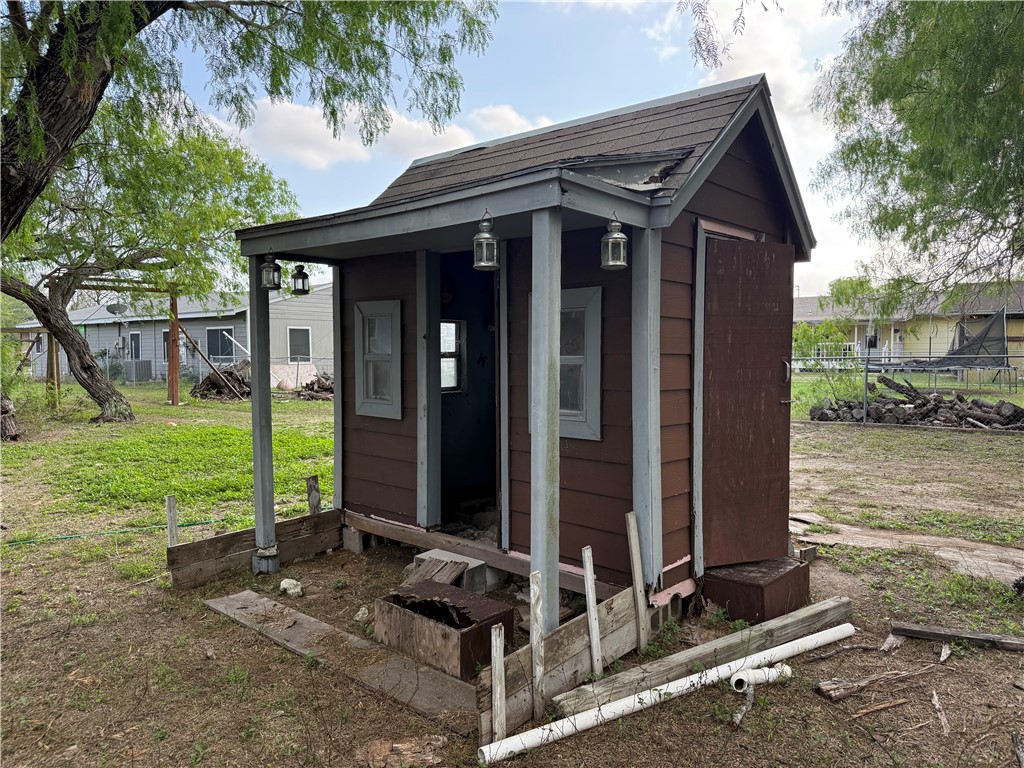 227 1/2 W Corral Ave Property Photo 19