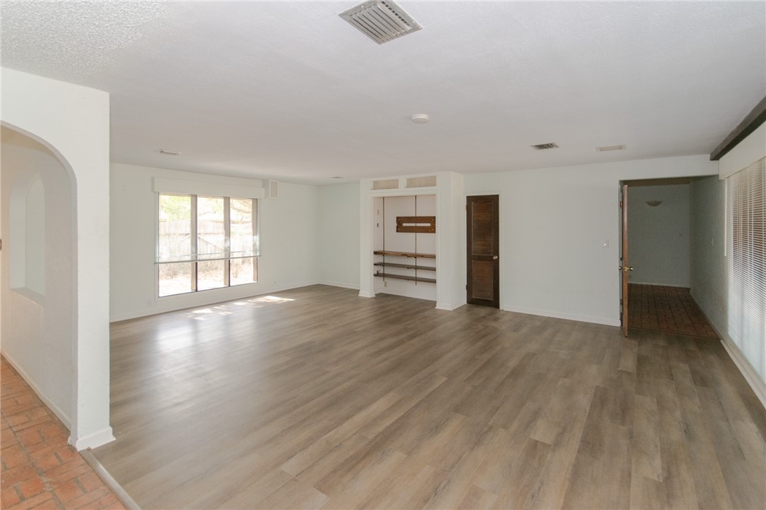743 Retama Ave Property Photo 2