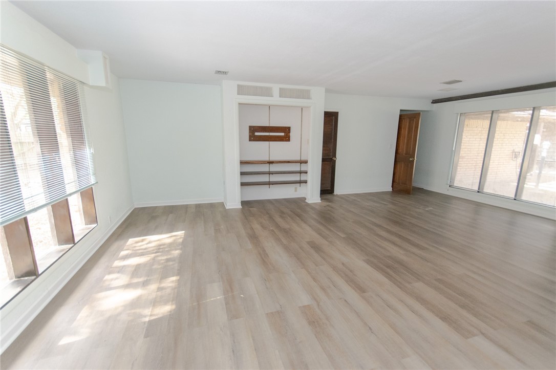 743 Retama Ave Property Photo 3